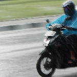 Kredit Motor Honda Bandung Waspada Angin Kencang Saat Hujan